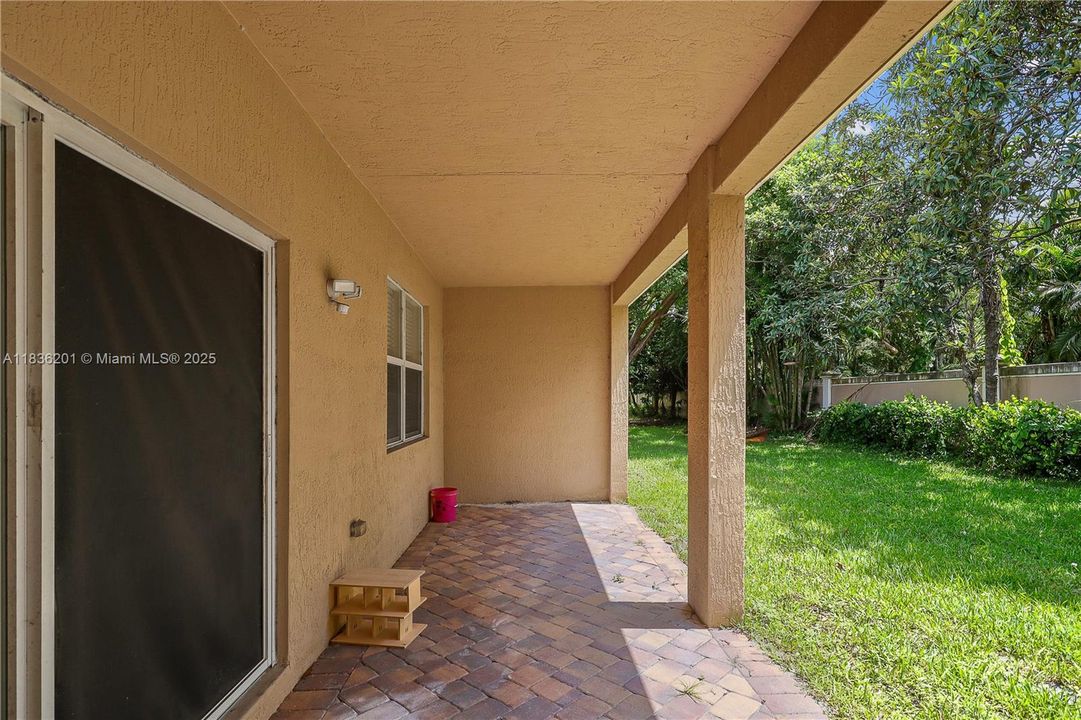 Vendido Recientemente: $459,900 (3 camas, 2 baños, 1842 Pies cuadrados)