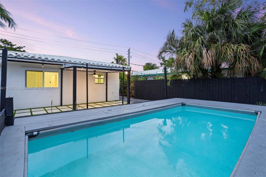 Недавно арендовано: $3,100 (2 спален, 2 ванн, 1196 Квадратных фут)