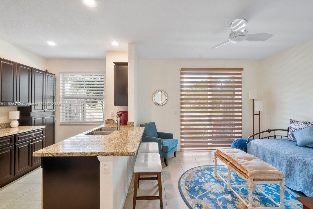 На продажу: $350,000 (3 спален, 2 ванн, 1536 Квадратных фут)