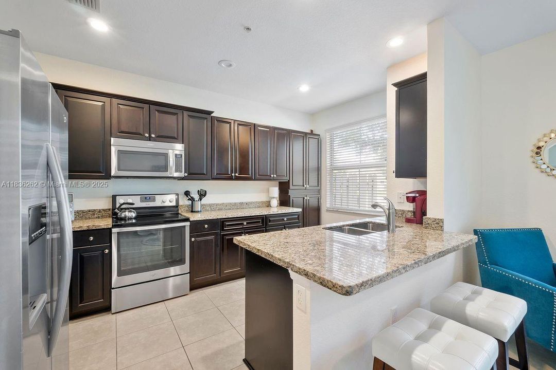 На продажу: $350,000 (3 спален, 2 ванн, 1536 Квадратных фут)