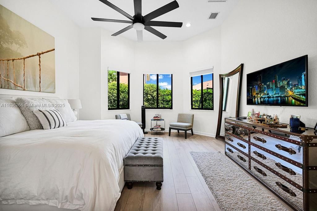 For Sale: $965,000 (4 beds, 3 baths, 2723 Square Feet)