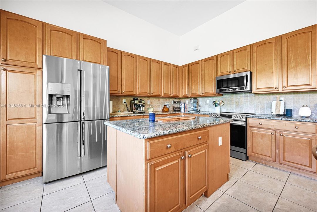 For Sale: $965,000 (4 beds, 3 baths, 2723 Square Feet)