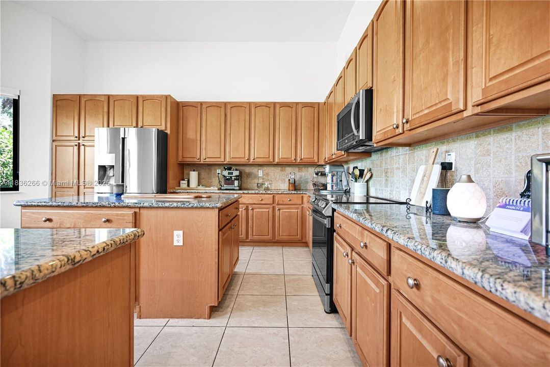 For Sale: $965,000 (4 beds, 3 baths, 2723 Square Feet)