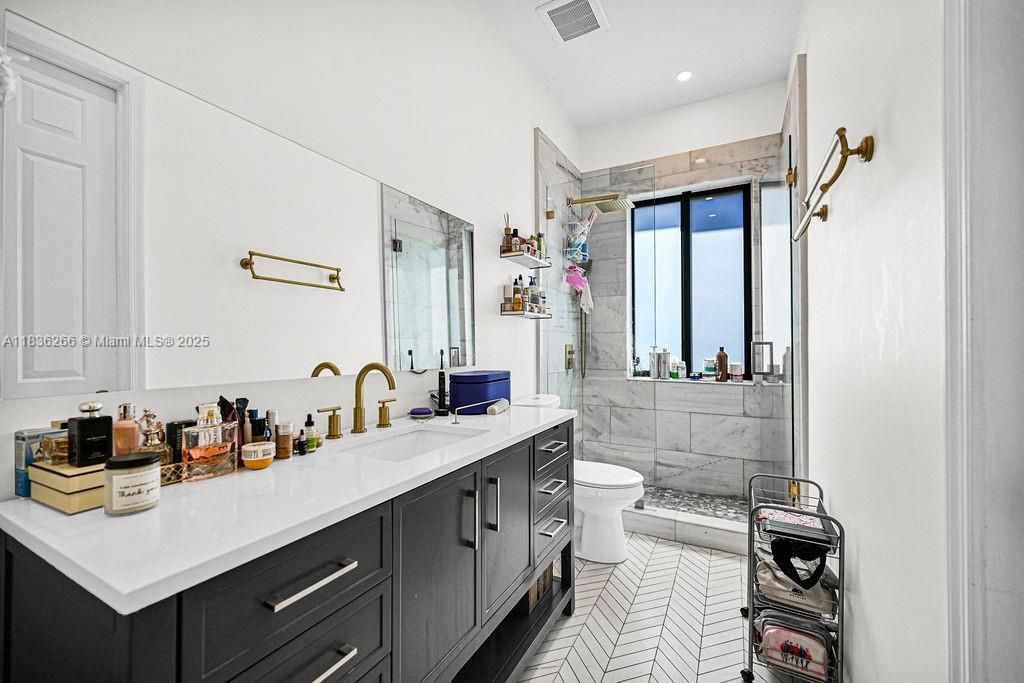 For Sale: $965,000 (4 beds, 3 baths, 2723 Square Feet)