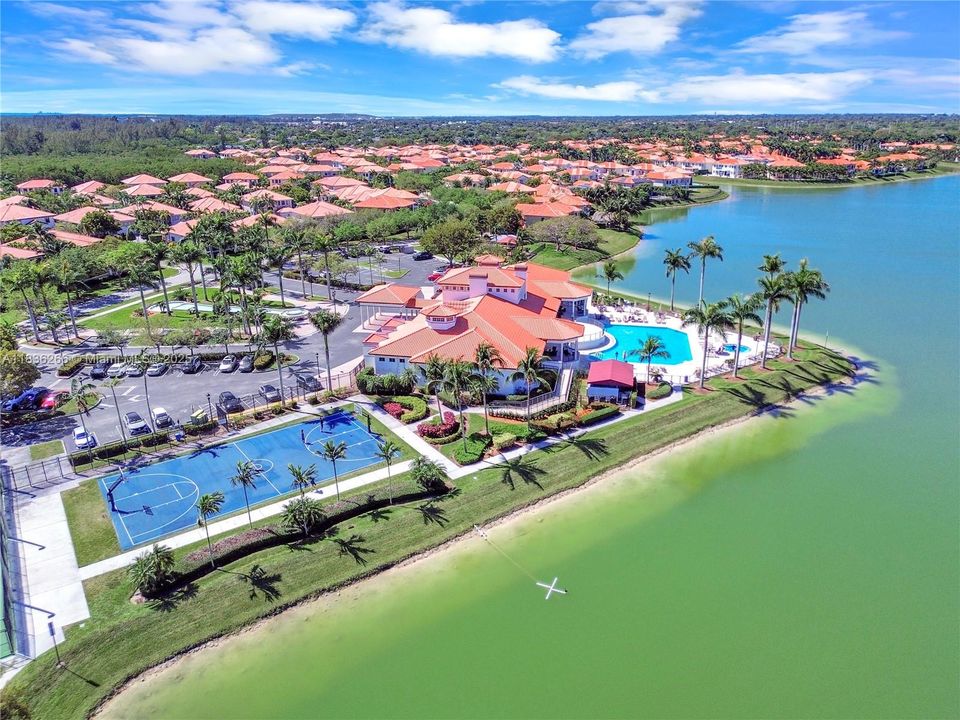 For Sale: $965,000 (4 beds, 3 baths, 2723 Square Feet)