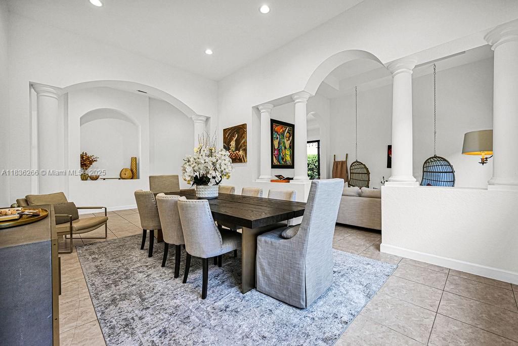 For Sale: $965,000 (4 beds, 3 baths, 2723 Square Feet)
