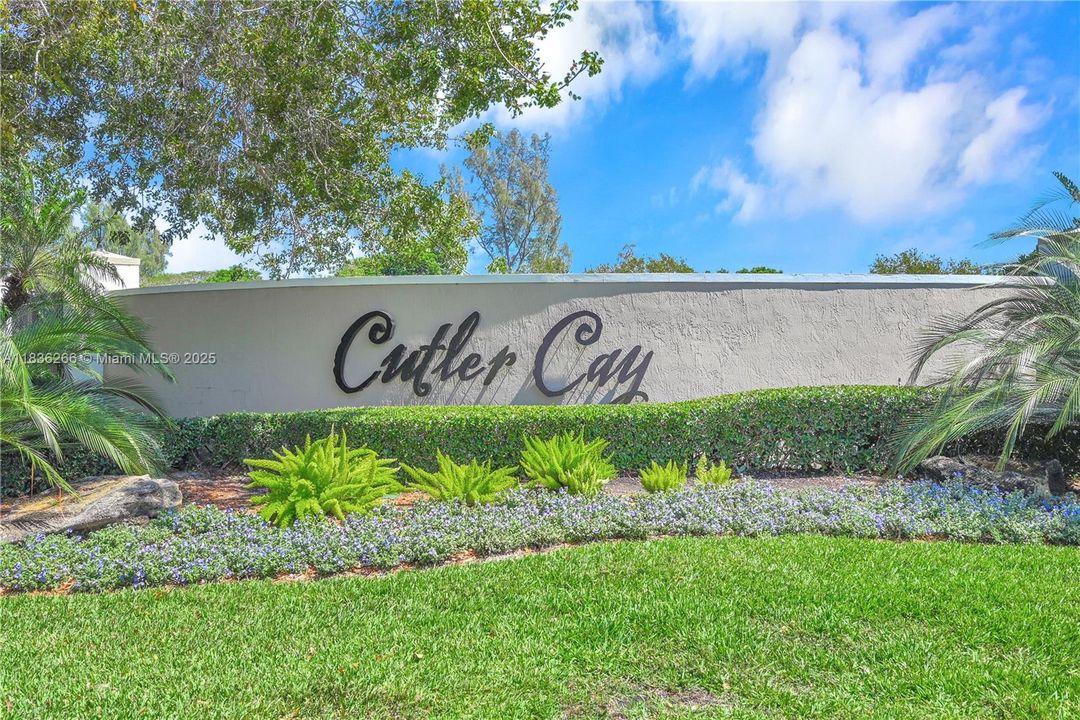 For Sale: $965,000 (4 beds, 3 baths, 2723 Square Feet)