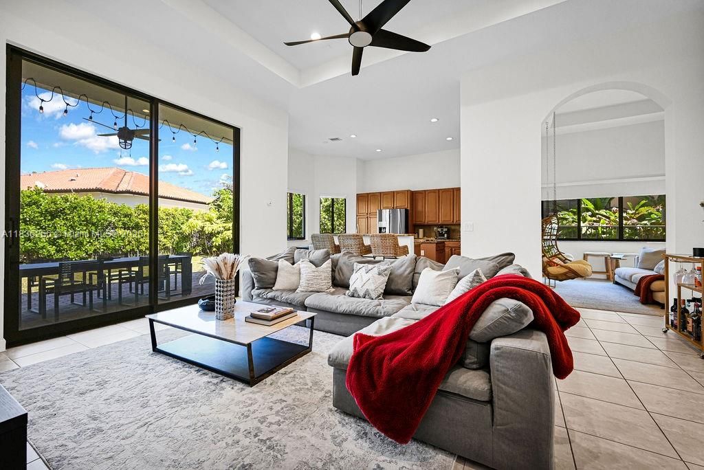 For Sale: $965,000 (4 beds, 3 baths, 2723 Square Feet)
