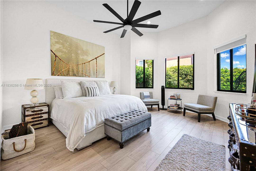 For Sale: $965,000 (4 beds, 3 baths, 2723 Square Feet)