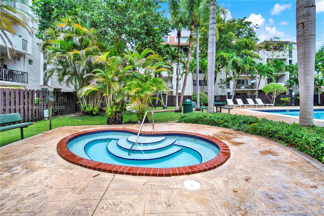 Jacuzzi by the poolside