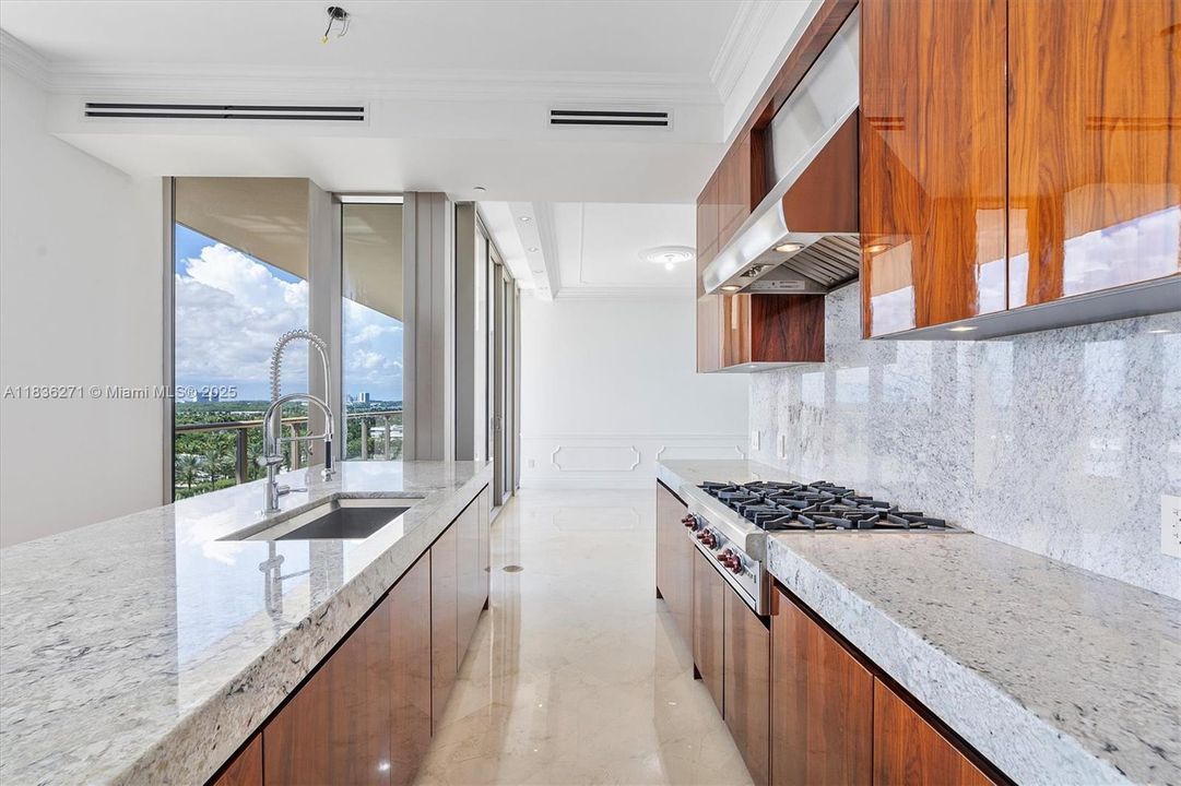 На продажу: $7,000,000 (3 спален, 3 ванн, 2839 Квадратных фут)