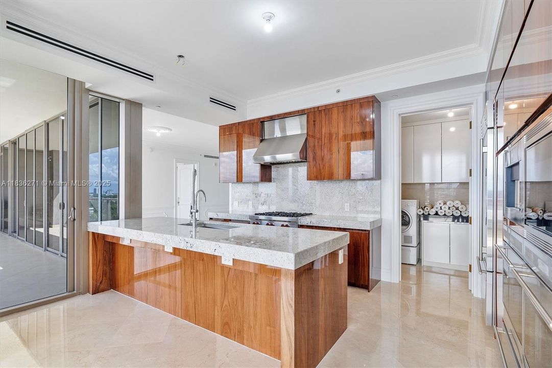 На продажу: $7,000,000 (3 спален, 3 ванн, 2839 Квадратных фут)