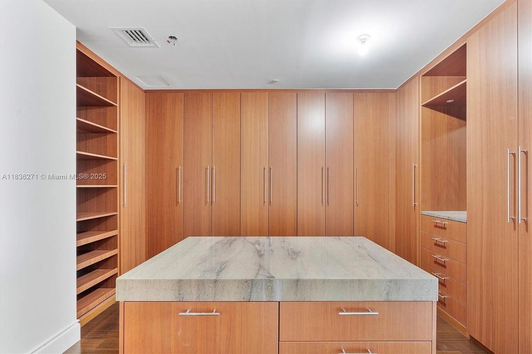 На продажу: $7,000,000 (3 спален, 3 ванн, 2839 Квадратных фут)