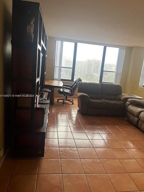 En Venta: $350,000 (2 camas, 2 baños, 1370 Pies cuadrados)