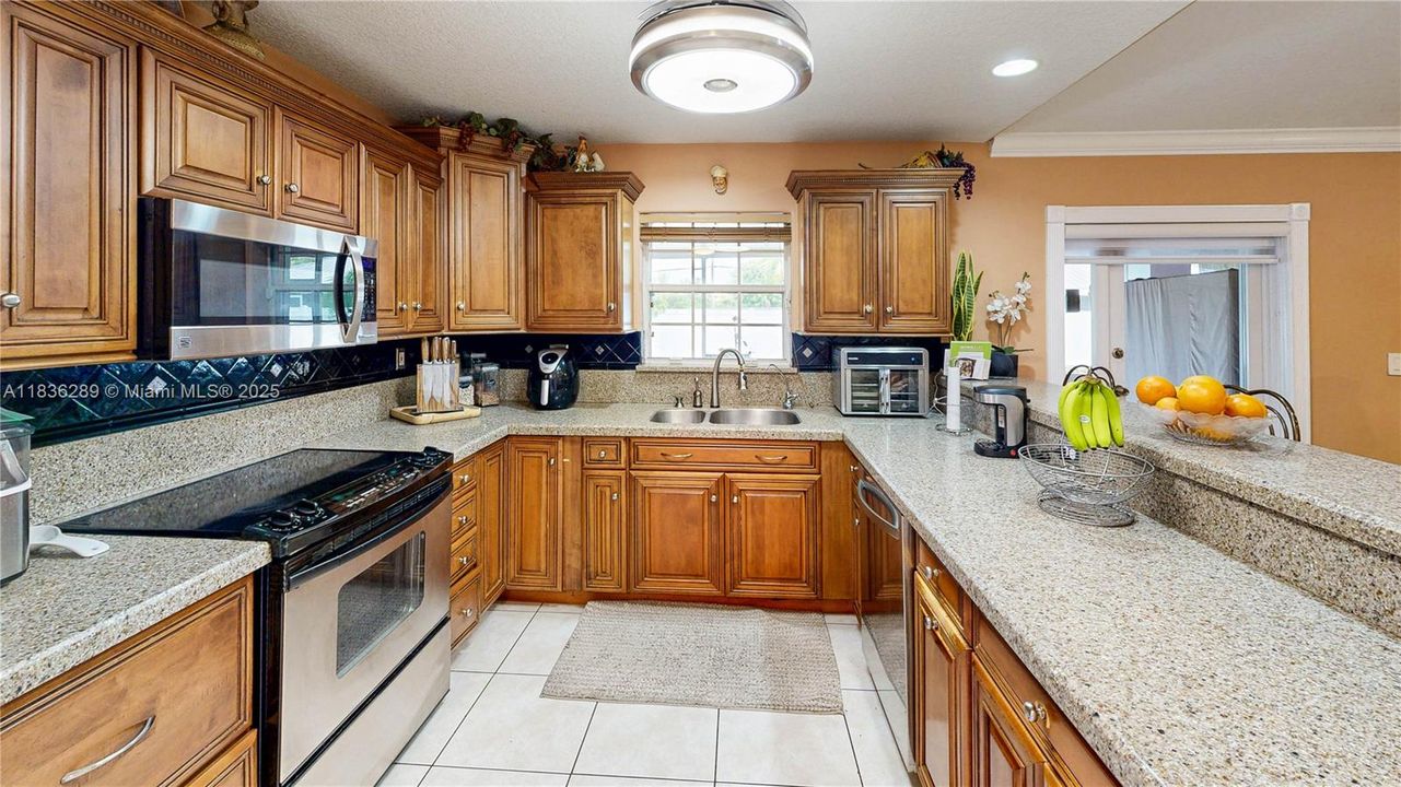 На продажу: $699,900 (4 спален, 2 ванн, 2279 Квадратных фут)