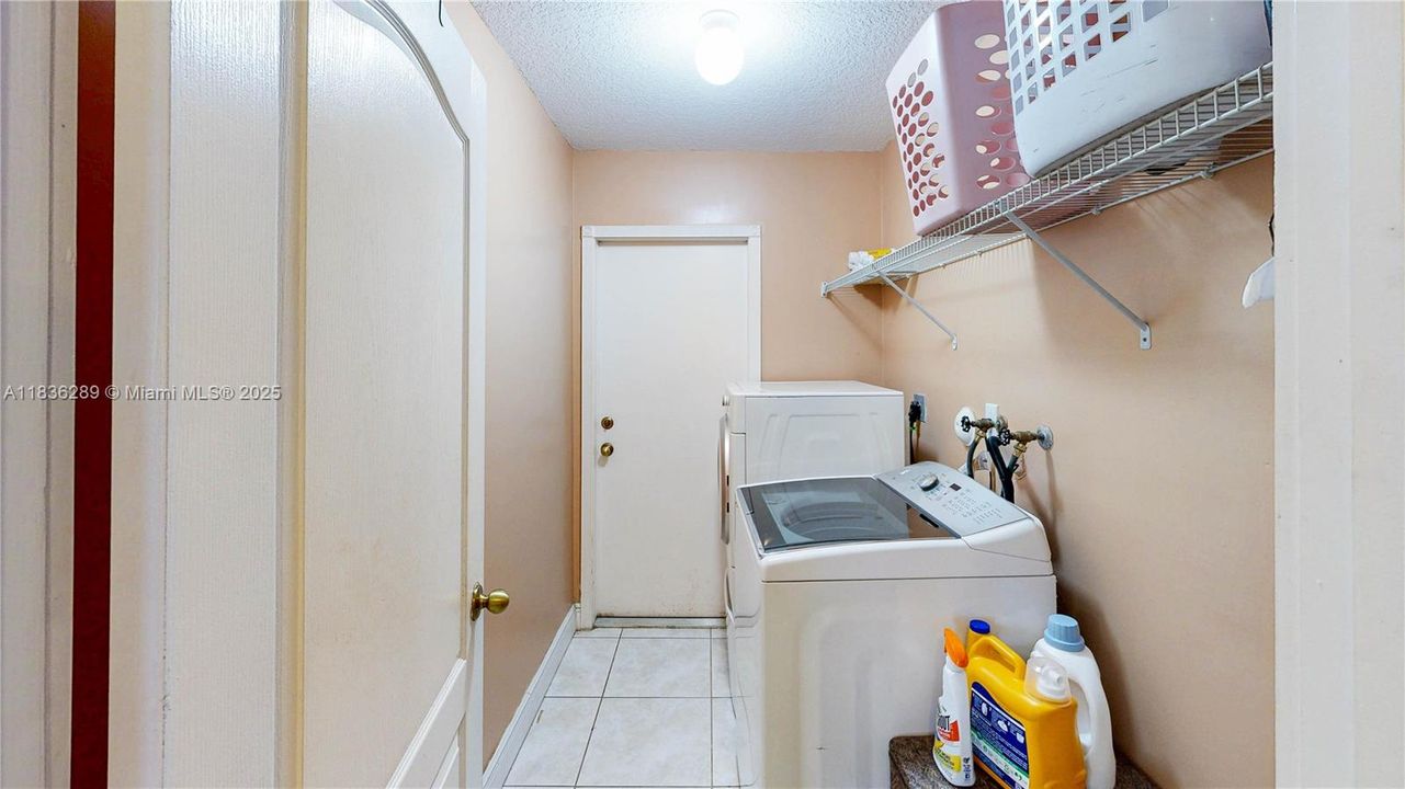 На продажу: $699,900 (4 спален, 2 ванн, 2279 Квадратных фут)