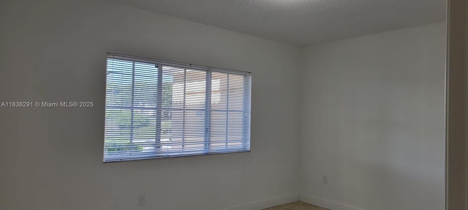 Недавно продано: $285,000 (1 спален, 1 ванн, 850 Квадратных фут)