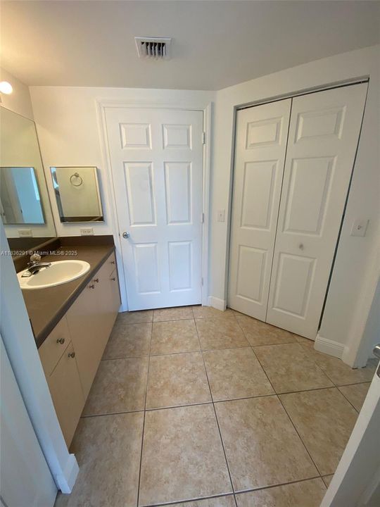 Недавно продано: $285,000 (1 спален, 1 ванн, 850 Квадратных фут)