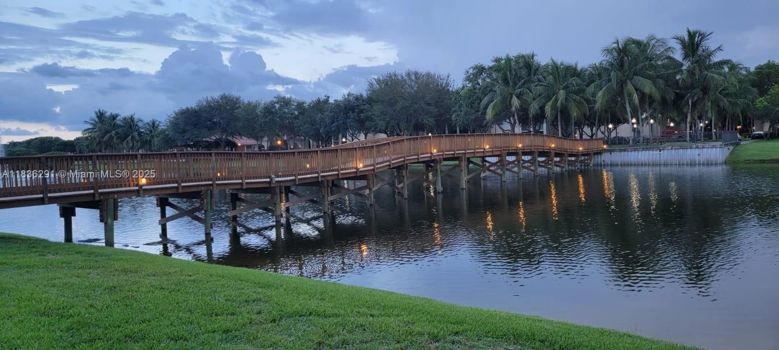 Недавно продано: $285,000 (1 спален, 1 ванн, 850 Квадратных фут)