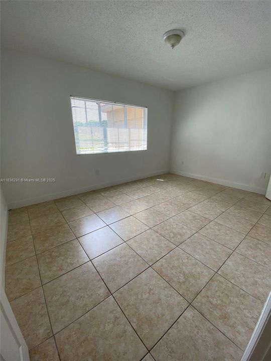 Недавно продано: $285,000 (1 спален, 1 ванн, 850 Квадратных фут)