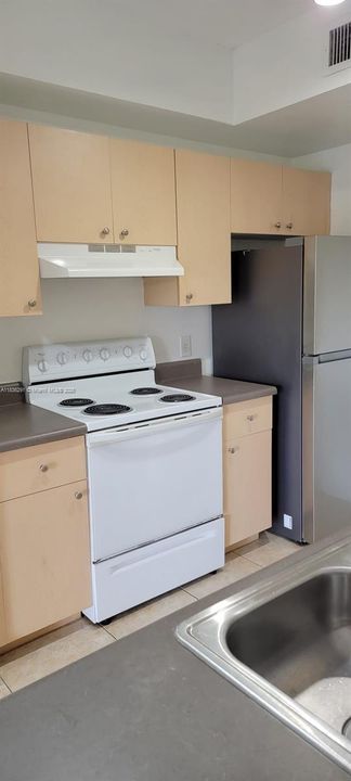 Недавно продано: $285,000 (1 спален, 1 ванн, 850 Квадратных фут)