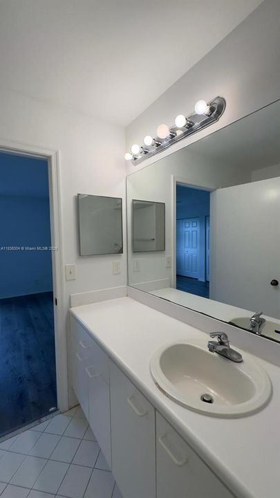 Activo con contrato: $550,000 (3 camas, 2 baños, 1461 Pies cuadrados)