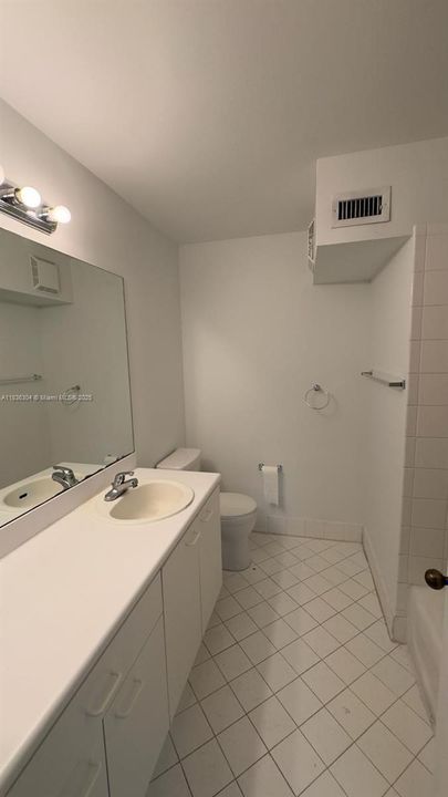 Activo con contrato: $550,000 (3 camas, 2 baños, 1461 Pies cuadrados)