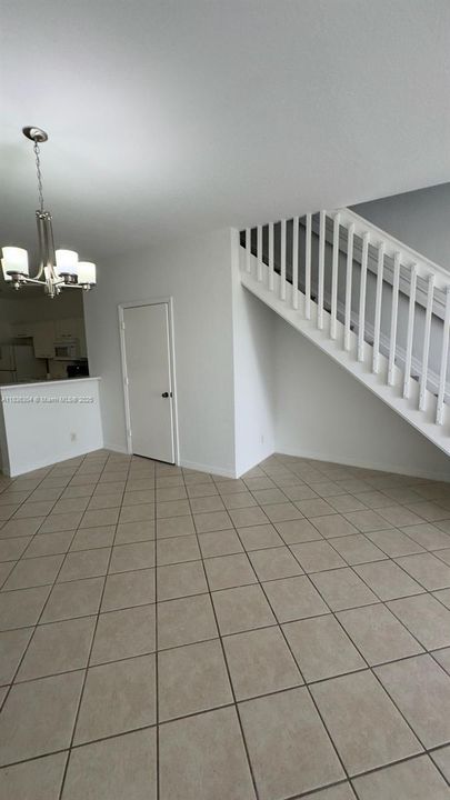 Activo con contrato: $550,000 (3 camas, 2 baños, 1461 Pies cuadrados)