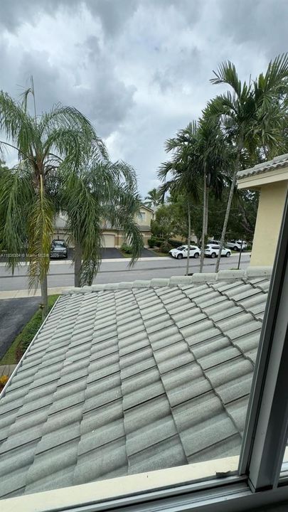 Activo con contrato: $550,000 (3 camas, 2 baños, 1461 Pies cuadrados)