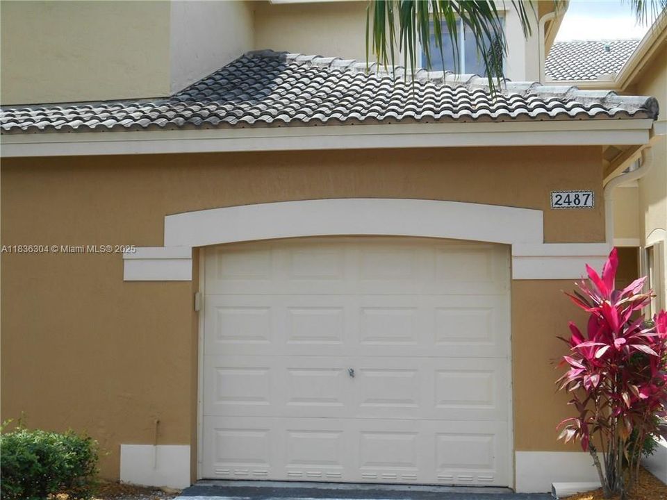 Activo con contrato: $550,000 (3 camas, 2 baños, 1461 Pies cuadrados)