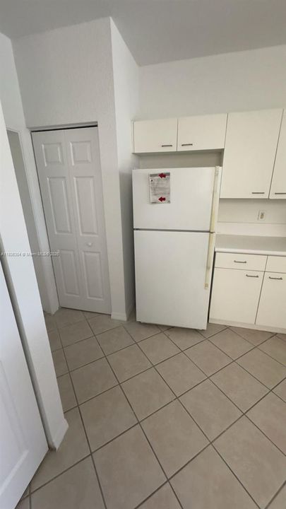 Activo con contrato: $550,000 (3 camas, 2 baños, 1461 Pies cuadrados)