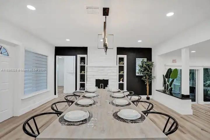 En Venta: $1,475,000 (5 camas, 4 baños, 2145 Pies cuadrados)