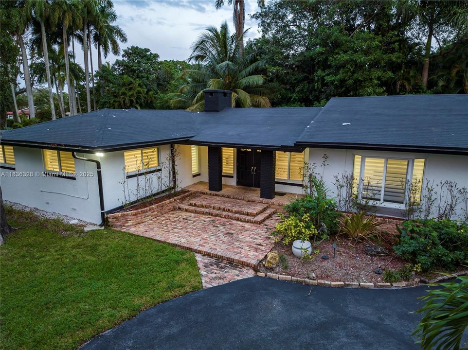 En Venta: $1,475,000 (5 camas, 4 baños, 2145 Pies cuadrados)