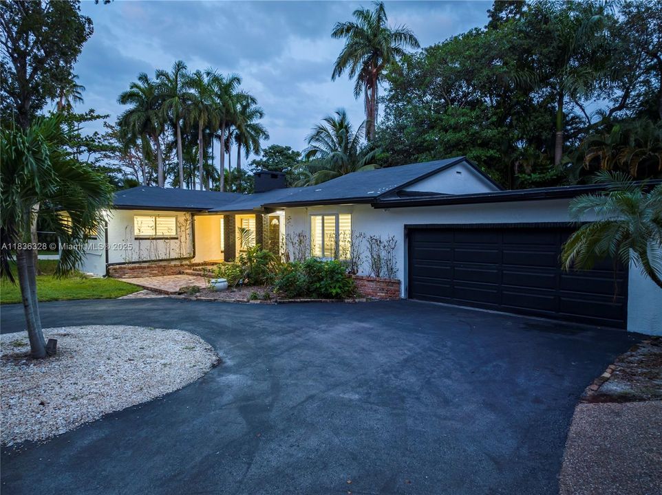 En Venta: $1,475,000 (5 camas, 4 baños, 2145 Pies cuadrados)