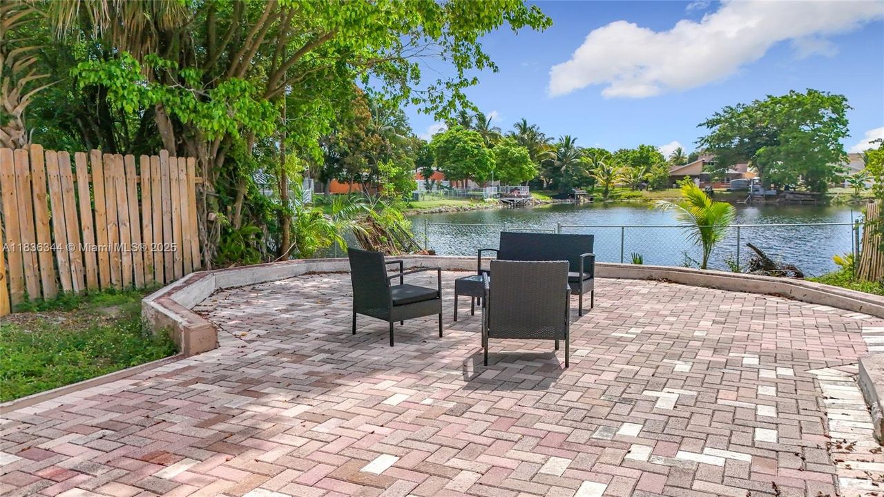 For Sale: $424,000 (3 beds, 2 baths, 1380 Square Feet)