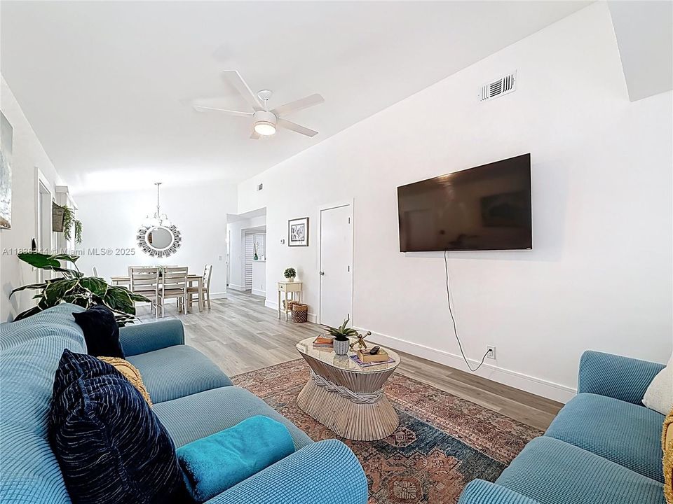 For Sale: $424,000 (3 beds, 2 baths, 1380 Square Feet)