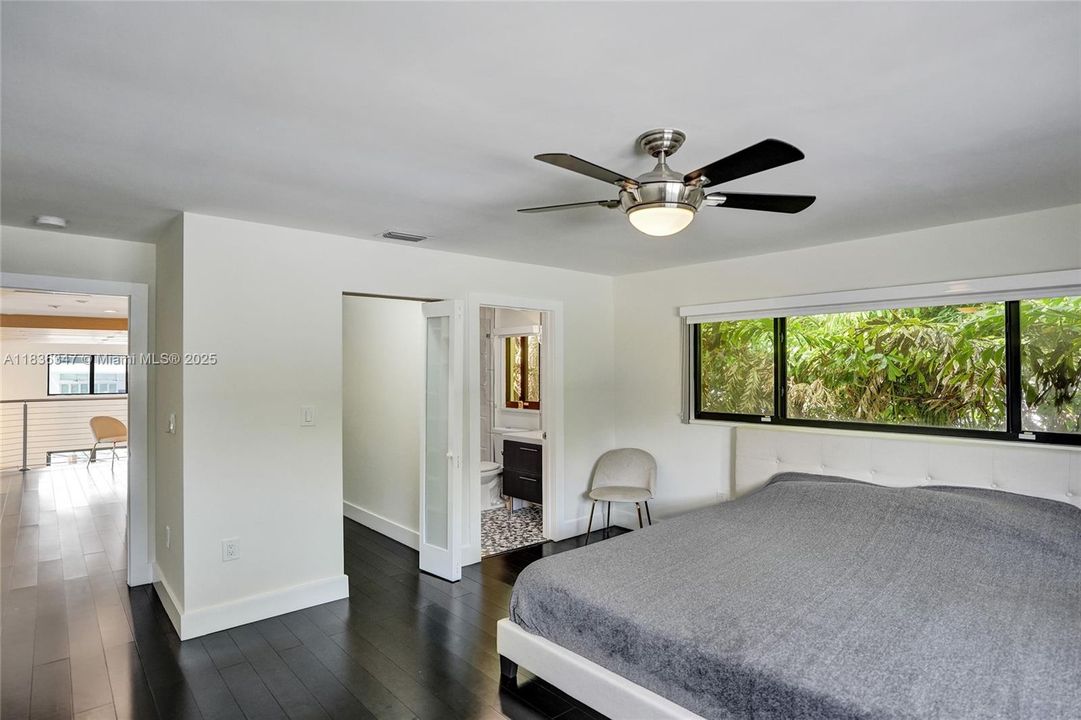 Недавно продано: $5,175,000 (4 спален, 5 ванн, 3736 Квадратных фут)