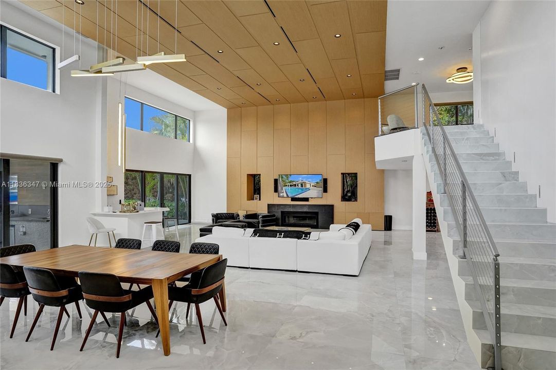 Недавно продано: $5,175,000 (4 спален, 5 ванн, 3736 Квадратных фут)