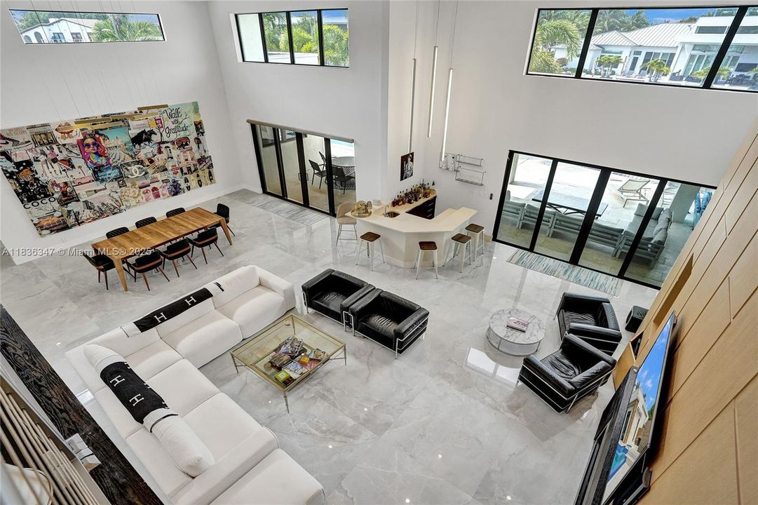 Недавно продано: $5,175,000 (4 спален, 5 ванн, 3736 Квадратных фут)