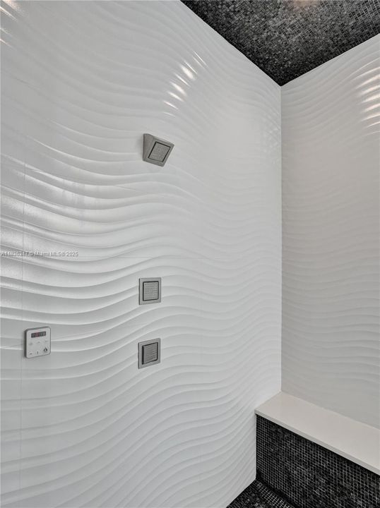 Недавно продано: $5,175,000 (4 спален, 5 ванн, 3736 Квадратных фут)