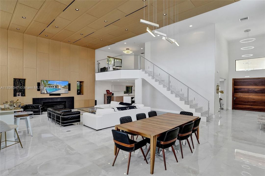 Недавно продано: $5,175,000 (4 спален, 5 ванн, 3736 Квадратных фут)