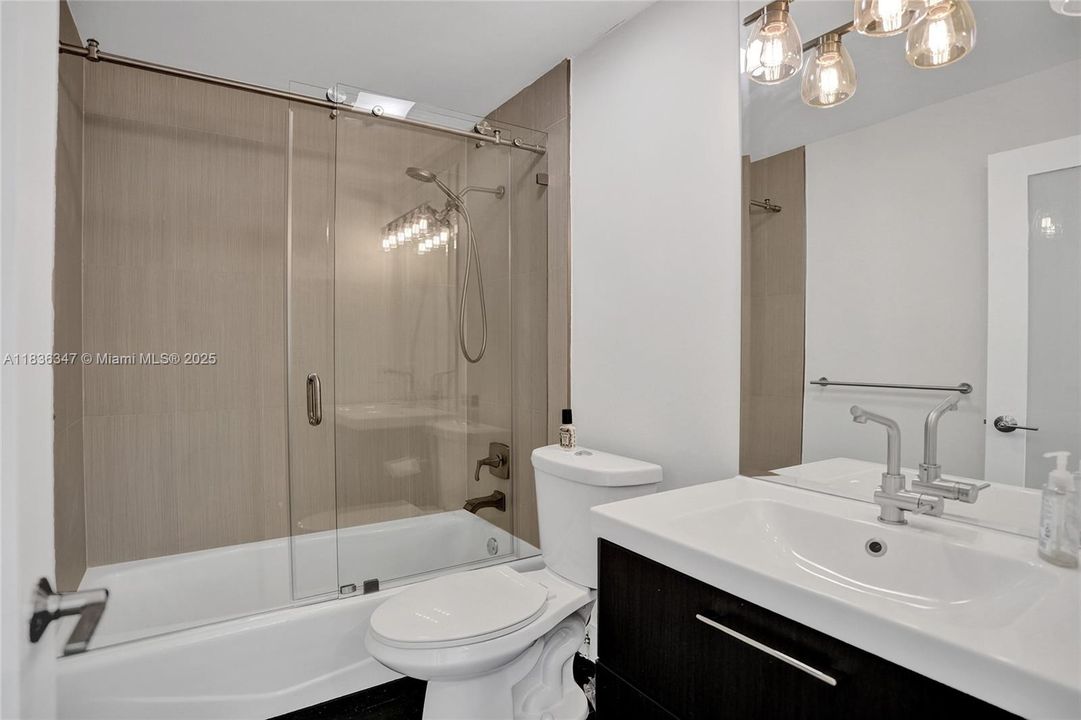 Недавно продано: $5,175,000 (4 спален, 5 ванн, 3736 Квадратных фут)