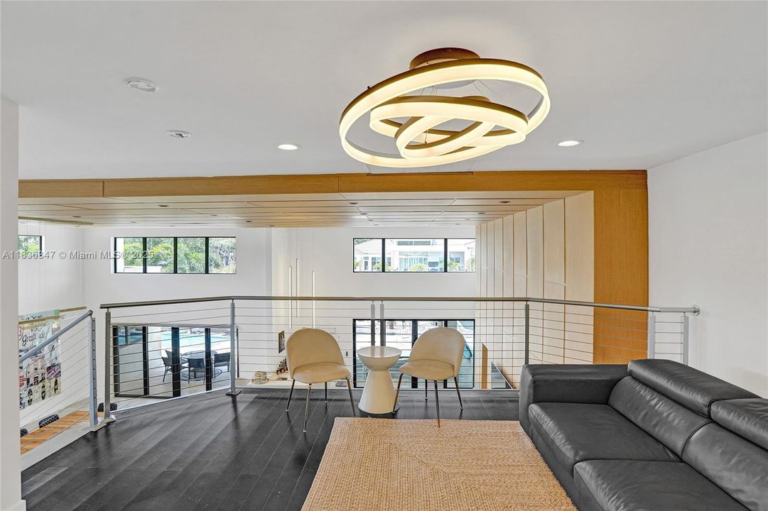 Недавно продано: $5,175,000 (4 спален, 5 ванн, 3736 Квадратных фут)