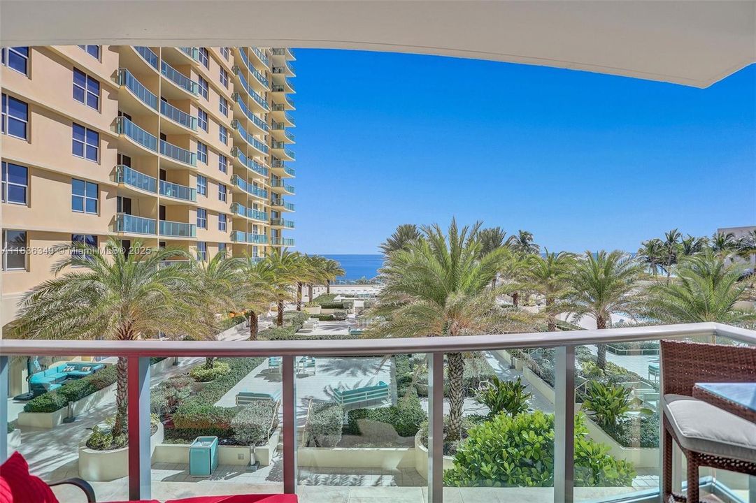 For Rent: $2,450 (1 beds, 1 baths, 835 Square Feet)