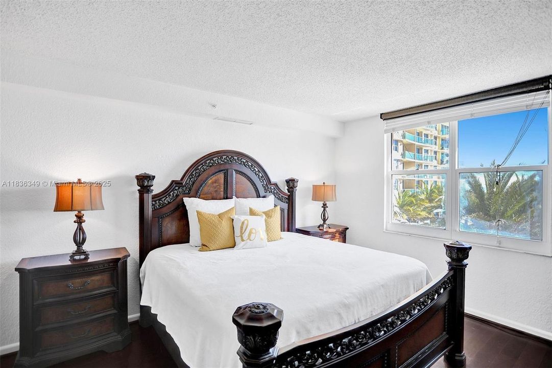 For Rent: $2,450 (1 beds, 1 baths, 835 Square Feet)