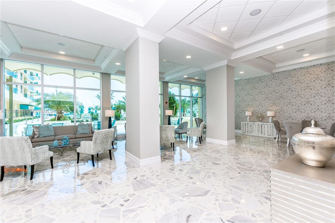 For Rent: $2,450 (1 beds, 1 baths, 835 Square Feet)