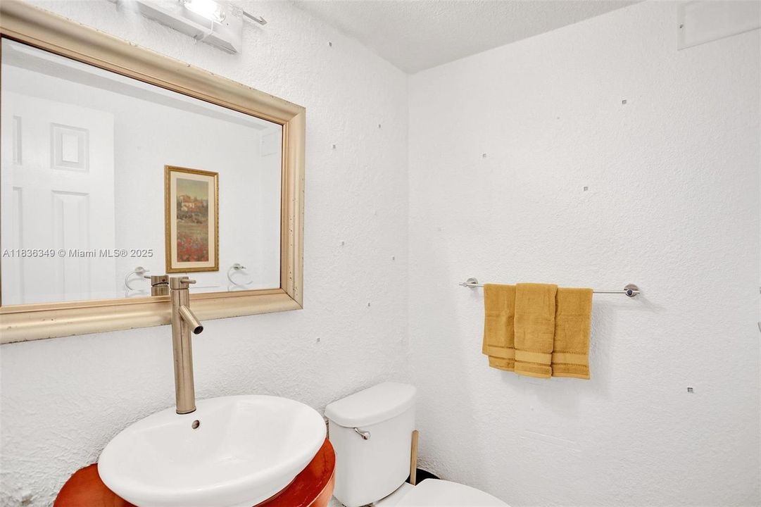 For Rent: $2,450 (1 beds, 1 baths, 835 Square Feet)