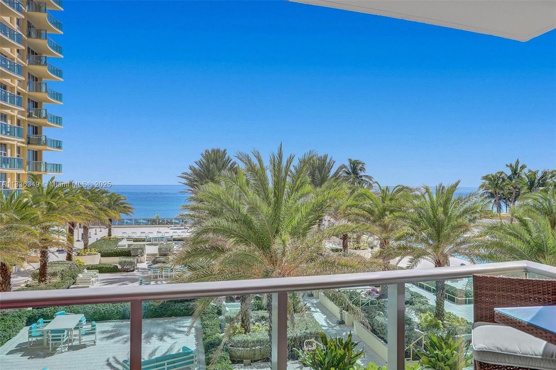 For Rent: $2,450 (1 beds, 1 baths, 835 Square Feet)