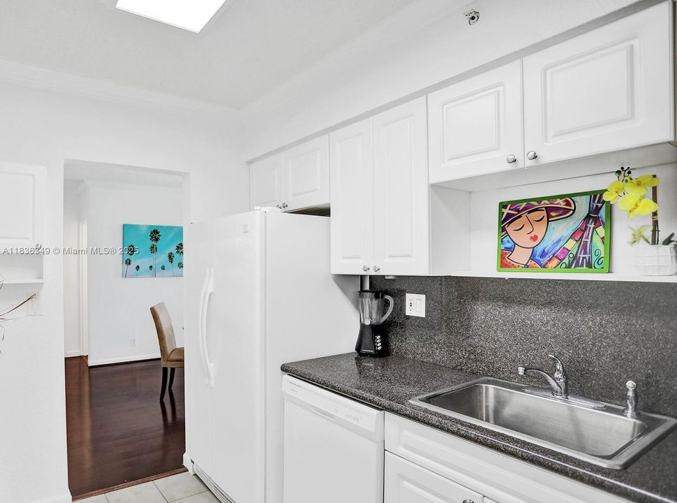 For Rent: $2,450 (1 beds, 1 baths, 835 Square Feet)