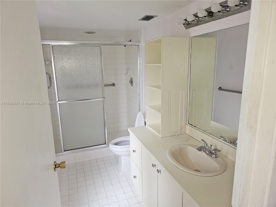 En Venta: $221,000 (2 camas, 2 baños, 1220 Pies cuadrados)